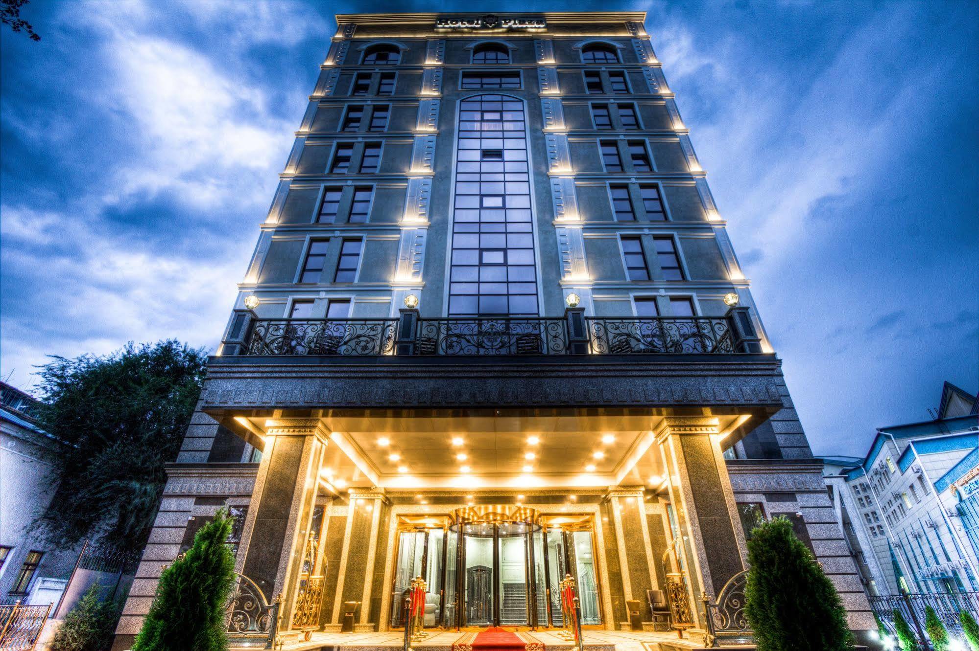 Plaza Hotel Bişkek Dış mekan fotoğraf